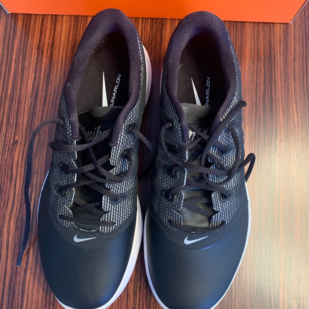 NEW IN BOX NIKE WOMEN’S GOLF SHOES SIZE 7